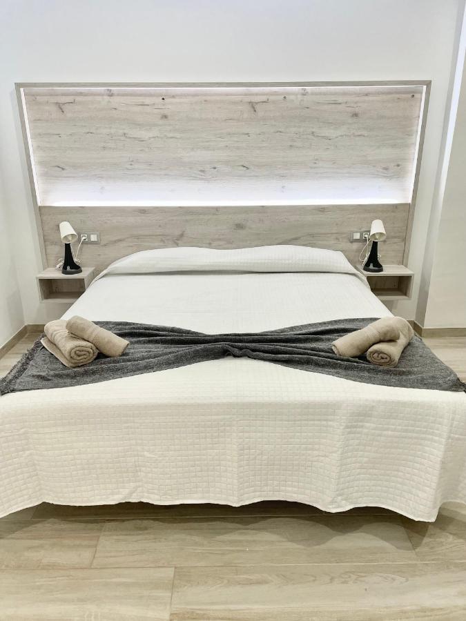 ארונה Island Suites מראה חיצוני תמונה
