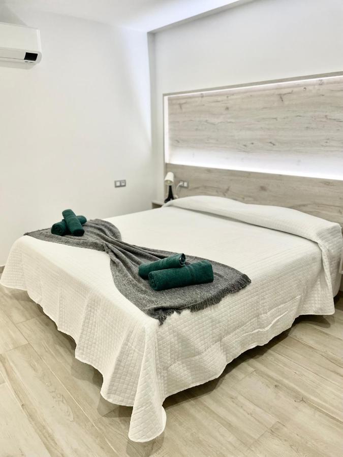 ארונה Island Suites מראה חיצוני תמונה