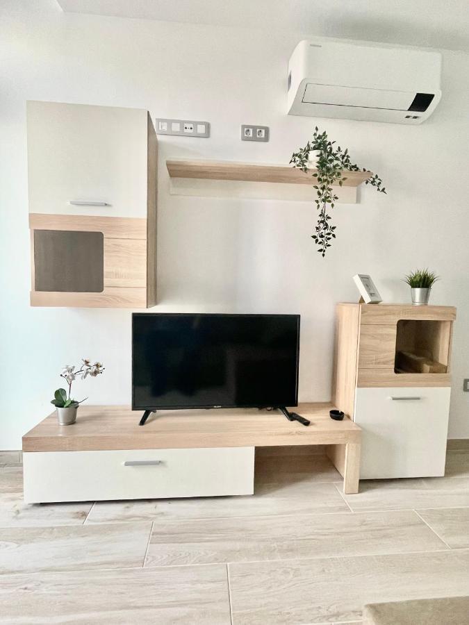 ארונה Island Suites מראה חיצוני תמונה
