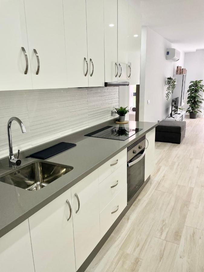 ארונה Island Suites מראה חיצוני תמונה