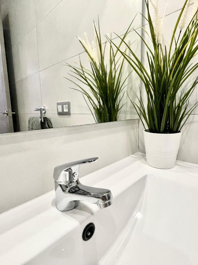 ארונה Island Suites מראה חיצוני תמונה